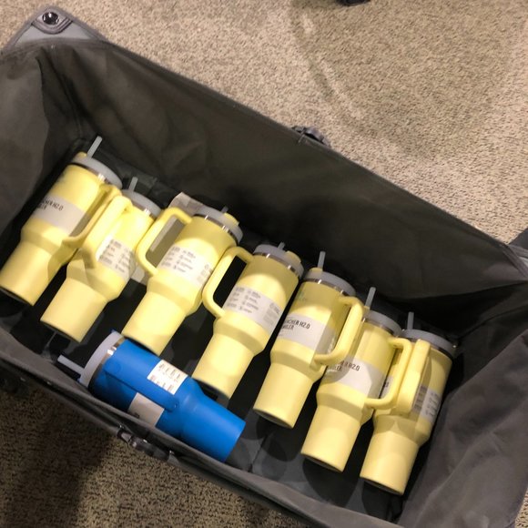 Stanley Quencher H2.0 40 OZ Tumbler pomelo newest release - Picture 3 of 7